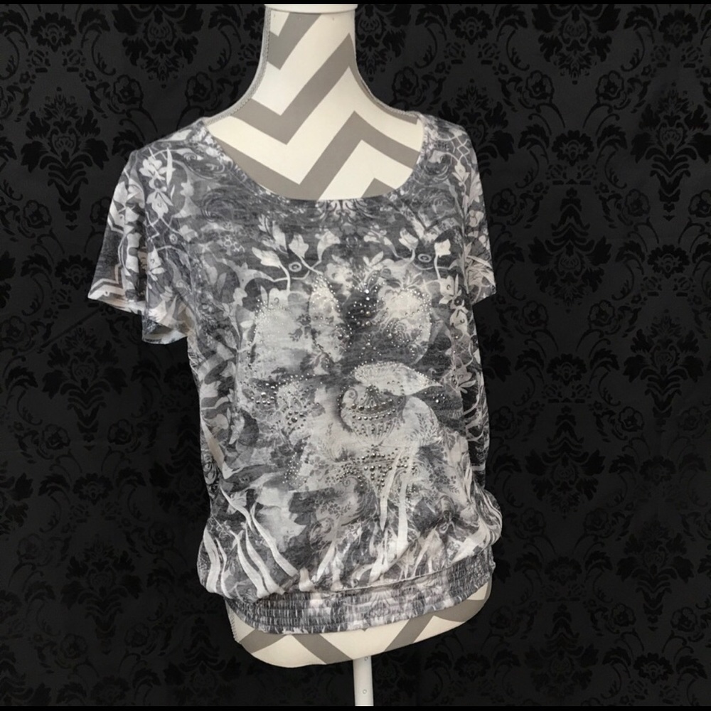Kiara • Women’s Small • Super Cute Top